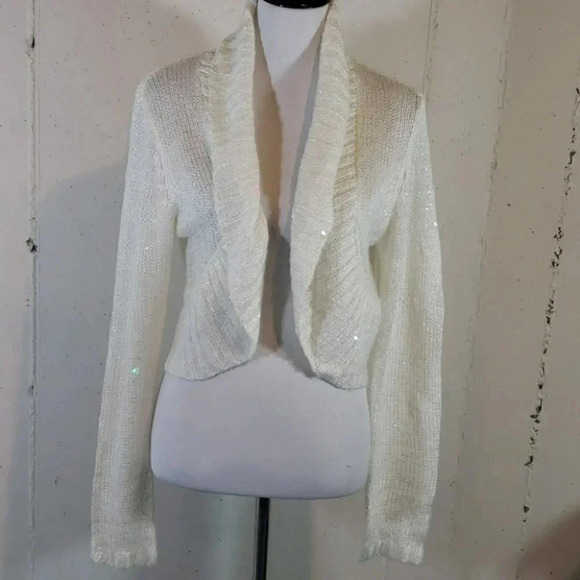 No boundaries XXL cream shrug w/ Sequins - Picture 2 of 5